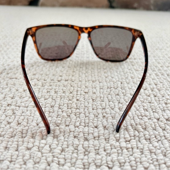 Women’s LOFT Tortoise Brown Sunglasses - Picture 4 of 6